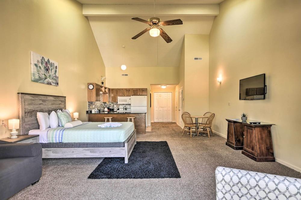 4 Mi to Cherry Grove Beach: Studio w/ Pool!