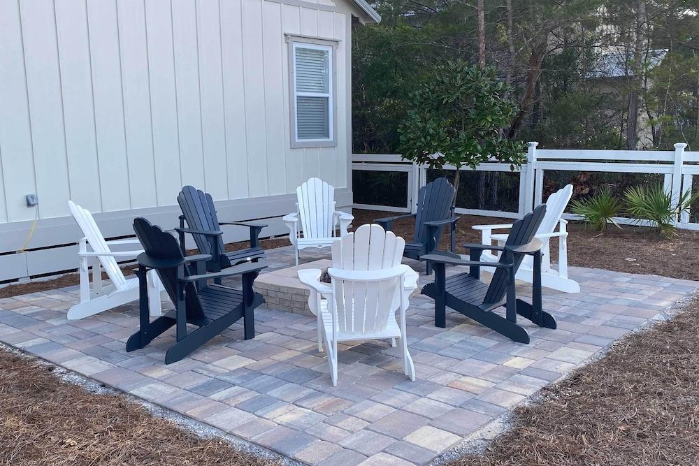 Santa Rosa Home w/ Pool Access - Half Mi to Beach!