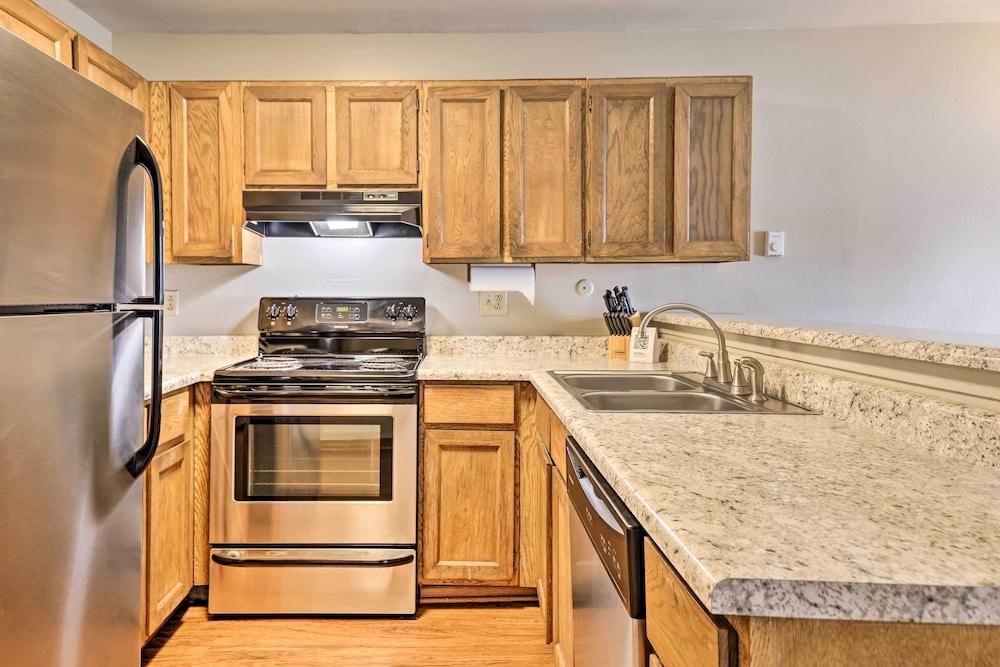 Lakefront Dillon Condo w/ Pool Access: Near Skiing