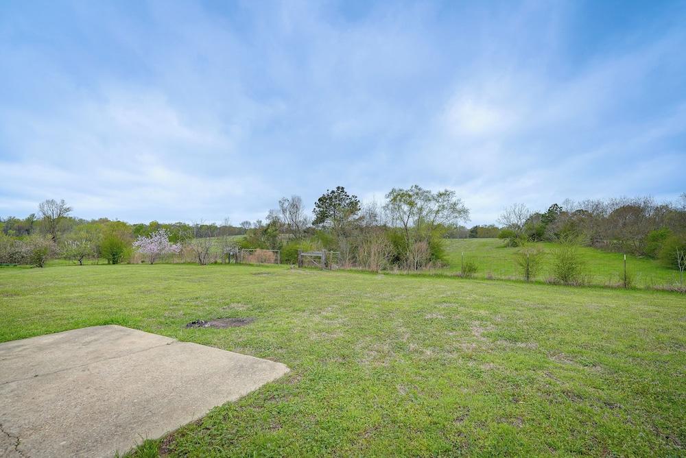 Quiet Marion Getaway With Fireplace!