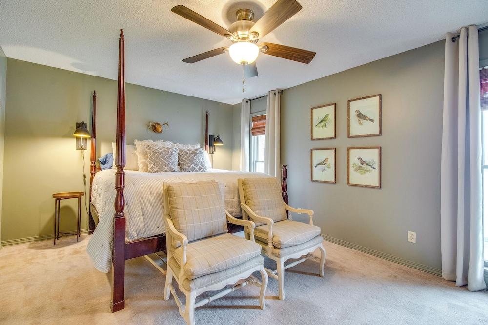 Lakefront Arkansas Abode - Deck, Grill & Fire Pit!