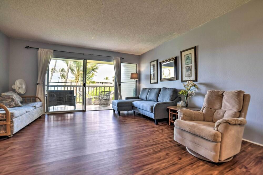 Hawaii Haven: Condo w/ Community Pool, Ocean Views