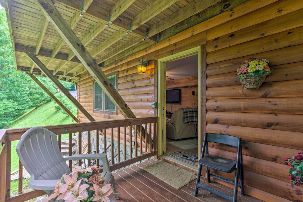 Mountain-view Maggie Valley Home w/ 2 Decks!