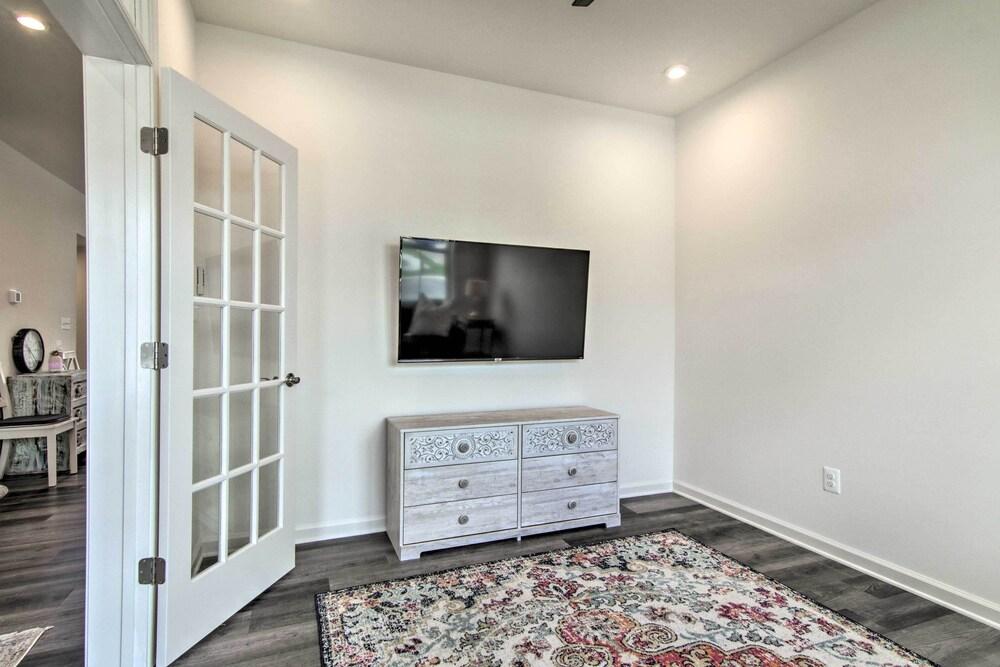 5 Mi to Beach & Pool Access: Bishop's Landing Home