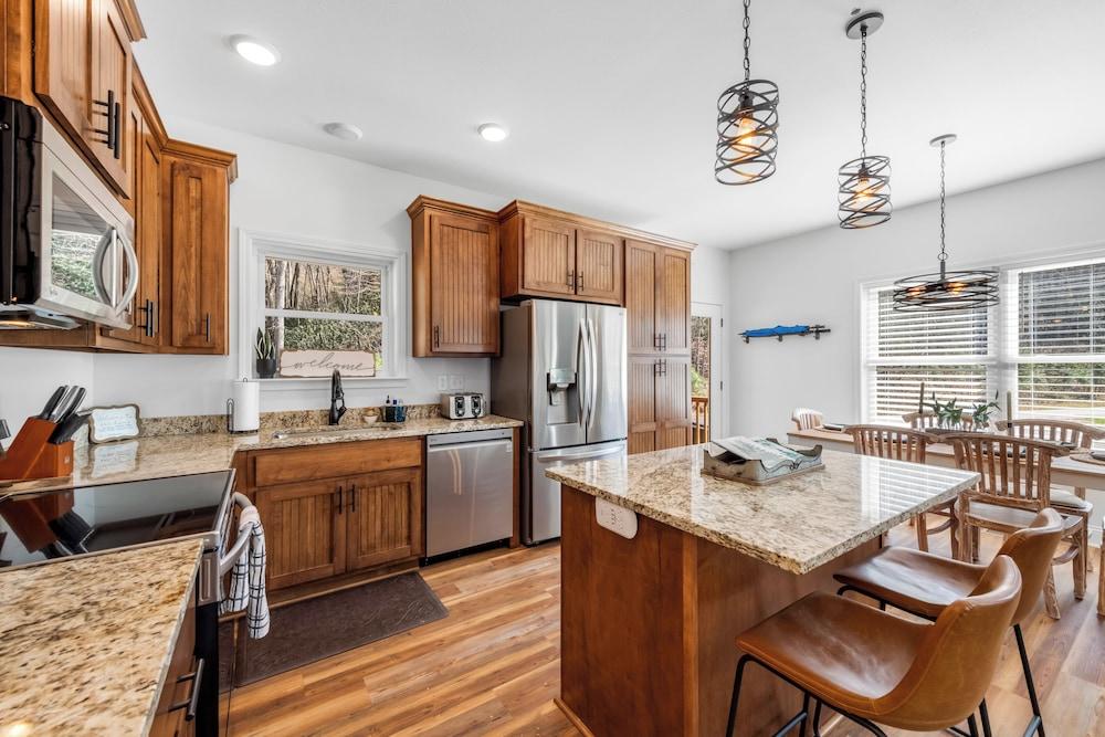 Charming Murphy House With Deck & River Views!