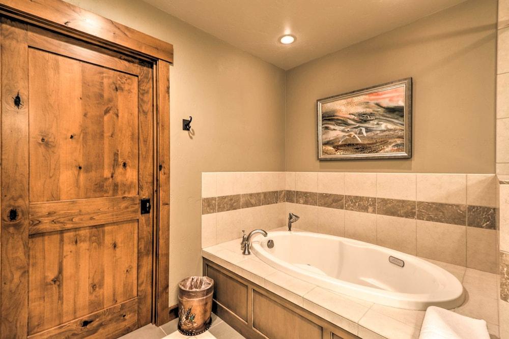 Expansive Bigfork Resort Retreat on Flathead Lake!