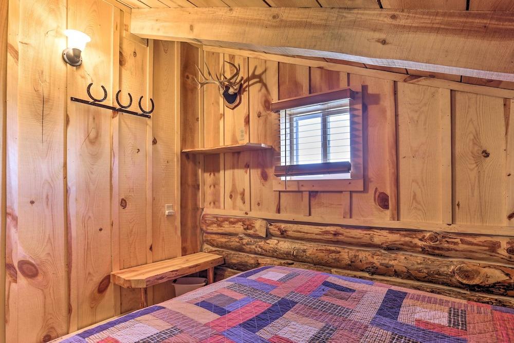 Secluded Belle Fourche Cabin: Group Friendly!
