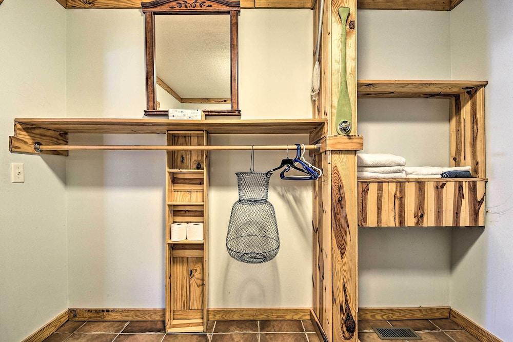 Cabin in Resort - 1/2 Mi to Guntersville Lake!