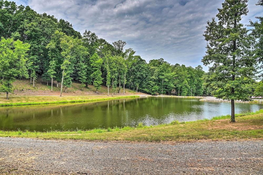 Cabin in Resort - 1/2 Mi to Guntersville Lake!