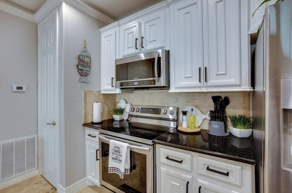 Lake Conroe Waterfront Home: Patio & Shared Pool!