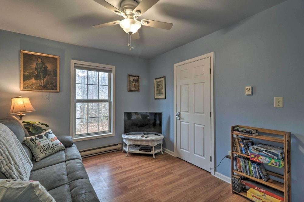 Cozy Rixeyville Cottage w/ Deck, Grill, & Stabling