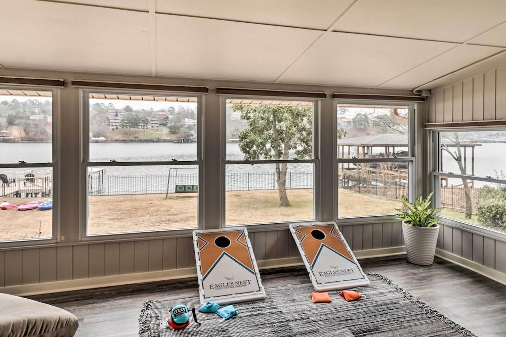 Kayaks, Dock: Waterfront Escape on Lake Hamilton!