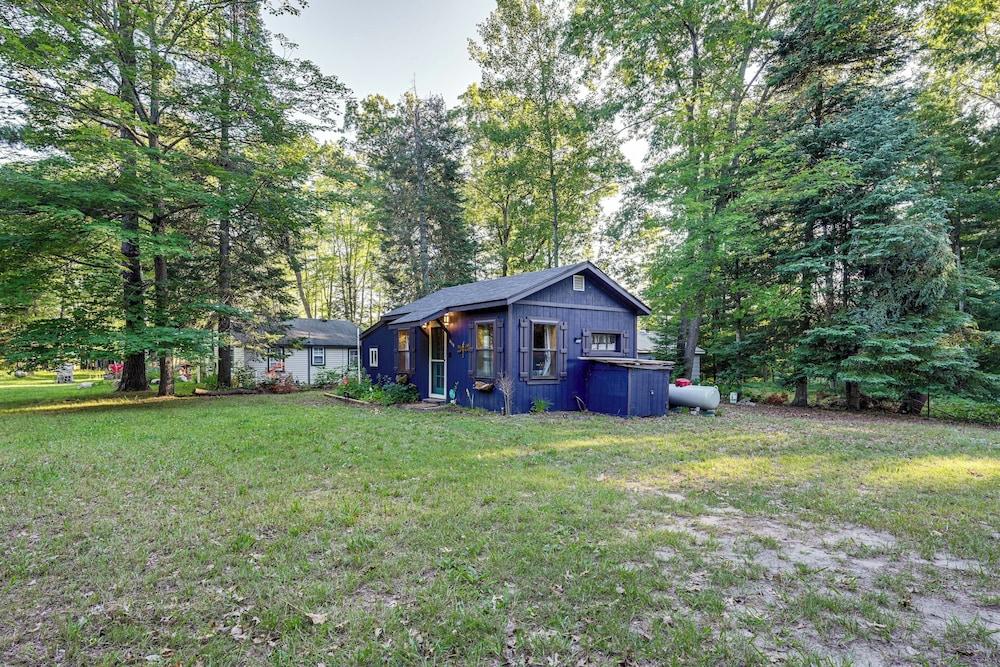 Bright Gladwin Cottage w/ Deck & Kayaks!