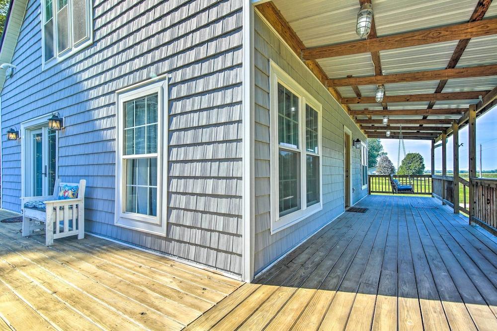 Peaceful Kansas Cottage w/ Wraparound Deck!