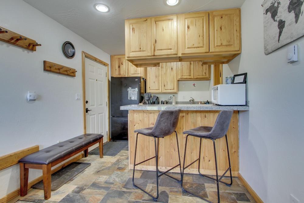 Modern Mountain-view Condo at Big Sky Resort!