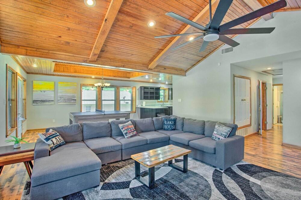 Waterfront Yantis Retreat w/ Deck & Zipline!