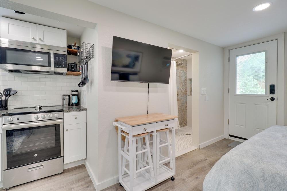 Round Rock Studio ~ 22 Mi to Downtown Austin!