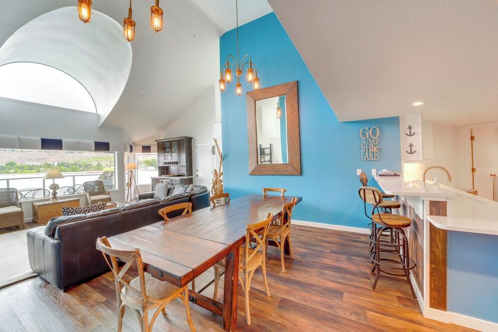 Beautiful Condo w/ Balcony on Lake Chelan!