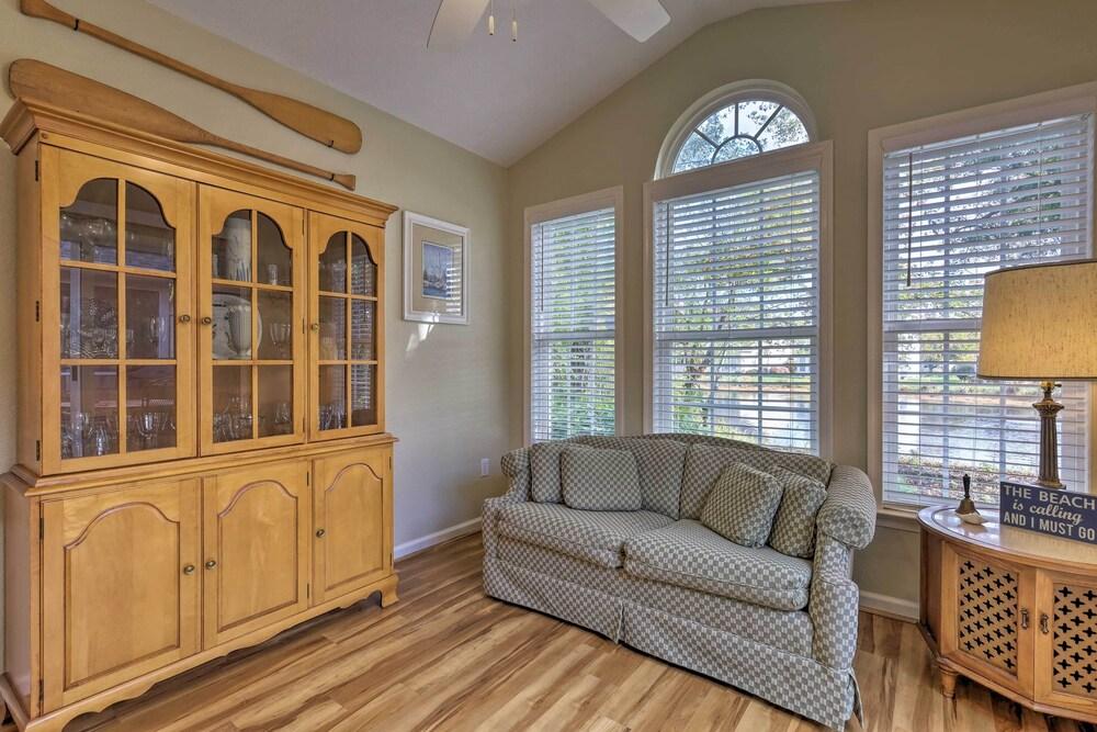 3 Mi to Bethany Beach: Gem w/ Deck & Pool Access