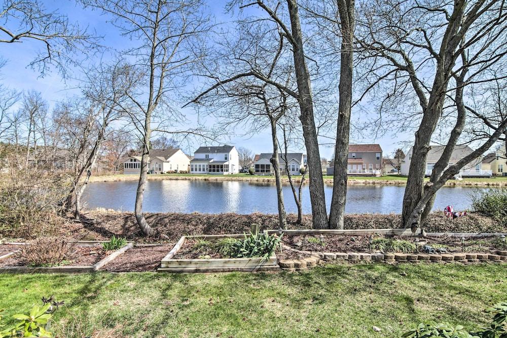 3 Mi to Bethany Beach: Gem w/ Deck & Pool Access