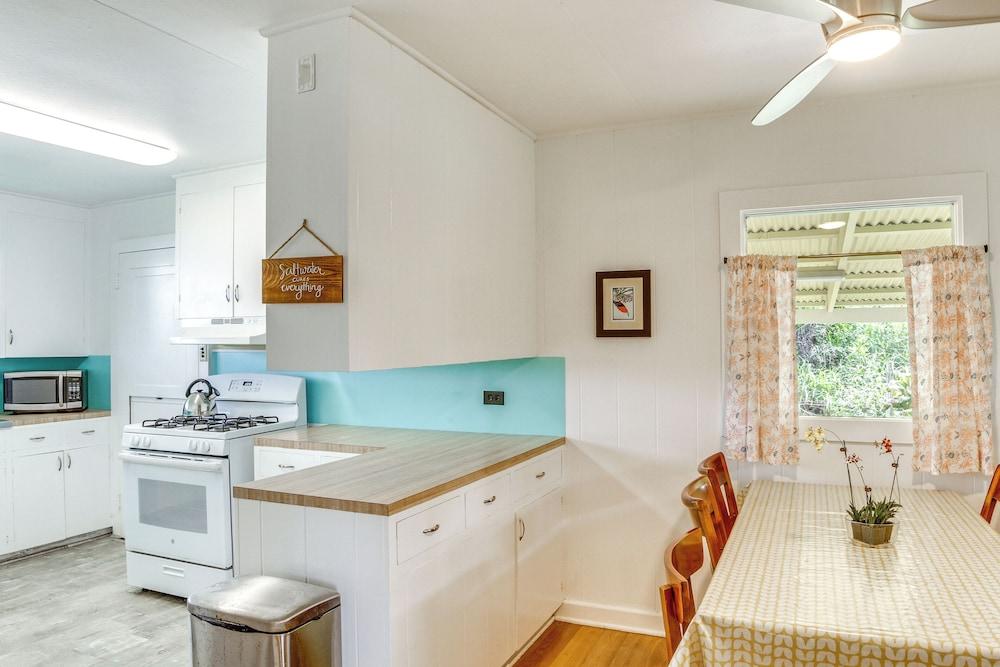 Charming Historic Hilo House Minutes to Beach!