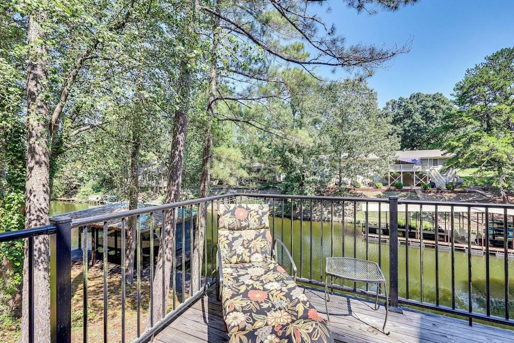 Serene Lake Hamilton Hideaway w/ Private Dock