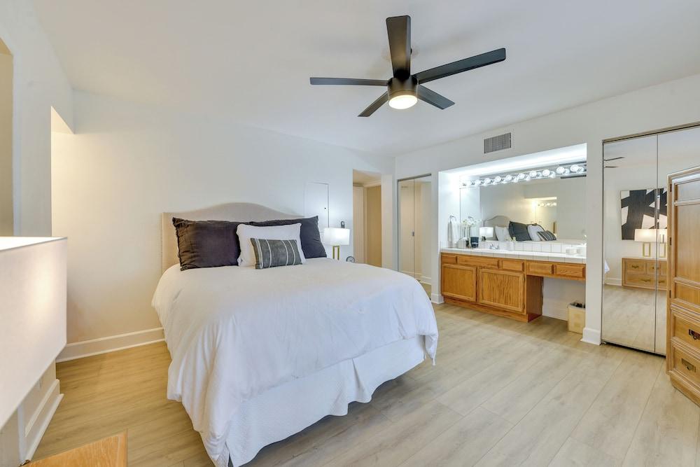 Quiet Palm Desert Condo: Workspace & Pool Access!