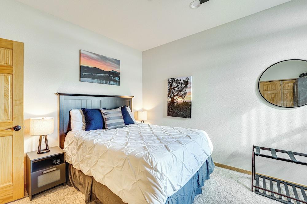 8 Mi to Keystone: Mtn-view Ski Retreat!