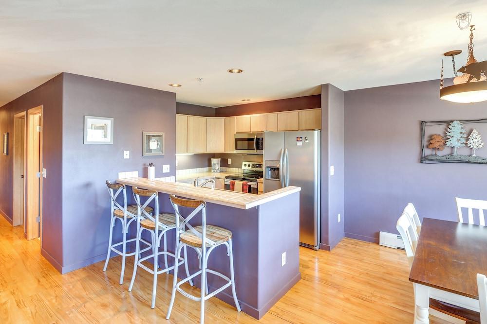 Stunning Mountain Views: Silverthorne Condo!