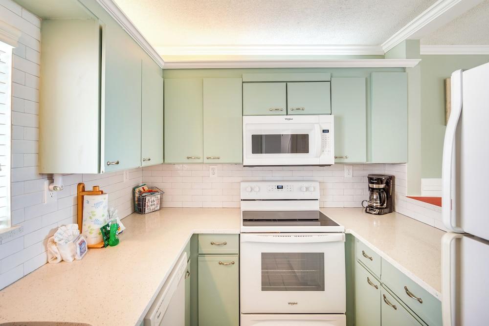 Gulf Shores Condo: Private Community Beach Access