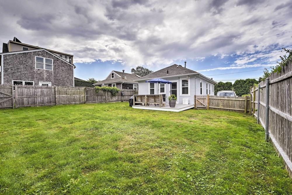 Idyllic Newport Area Cottage - Walk to First Beach