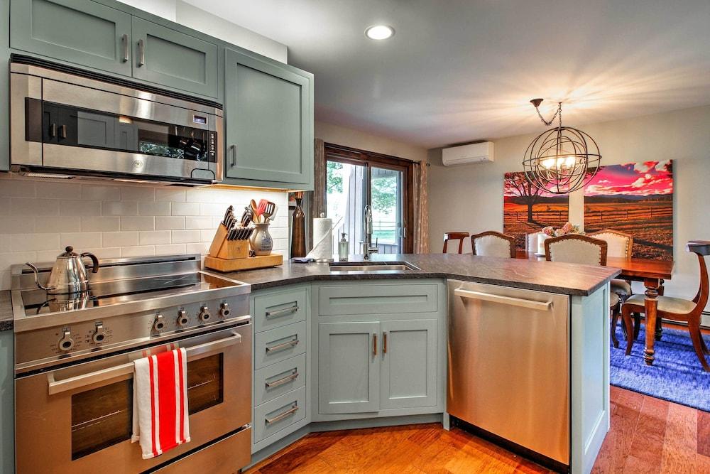 Stowe Vacation Rental w/ Deck & Mountain Views!