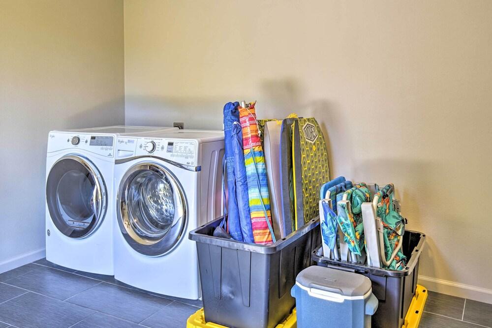 1 Mile to Magic Sands Beach: Kailua-kona Cottage