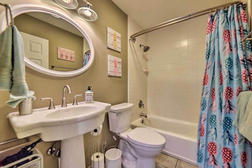 Ocean-view Kihei Condo w/ Pool Access!