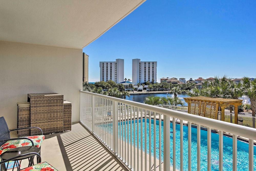 Snowbird's Retreat: Walkable Destin Condo w/ View!