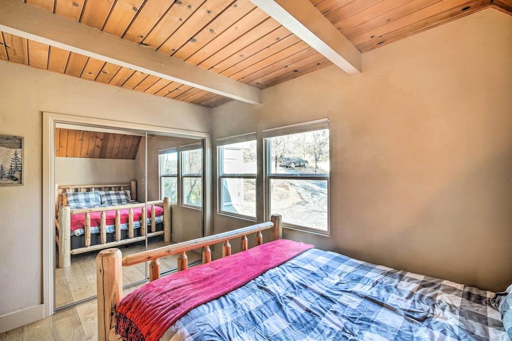 Lake Arrowhead Cabin w/ Balcony, Near Trails