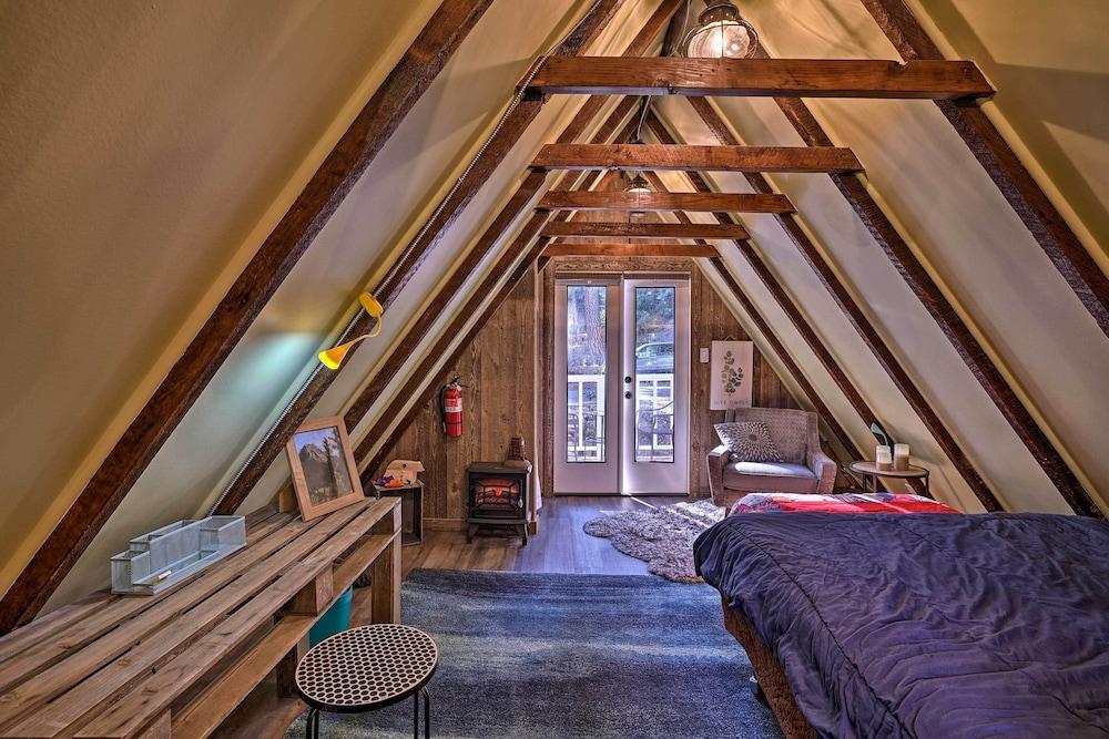 Cozy, Pet-friendly Mtn Cabin: 1 Mi to Lake Gregory