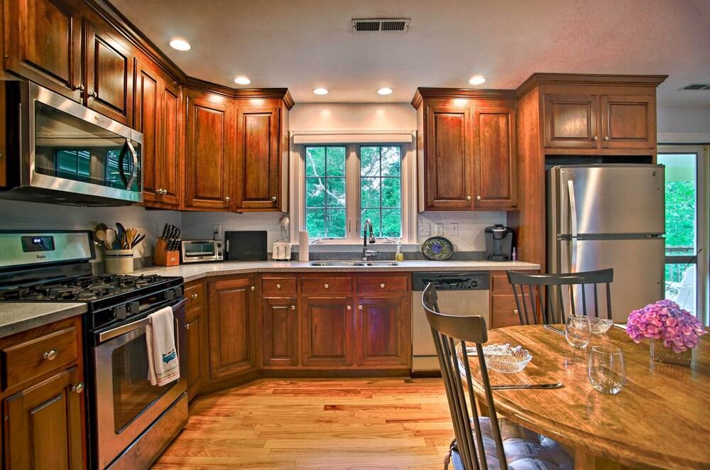 Cape Cod Home w/ Deck ~ 3 Mi to Beaches