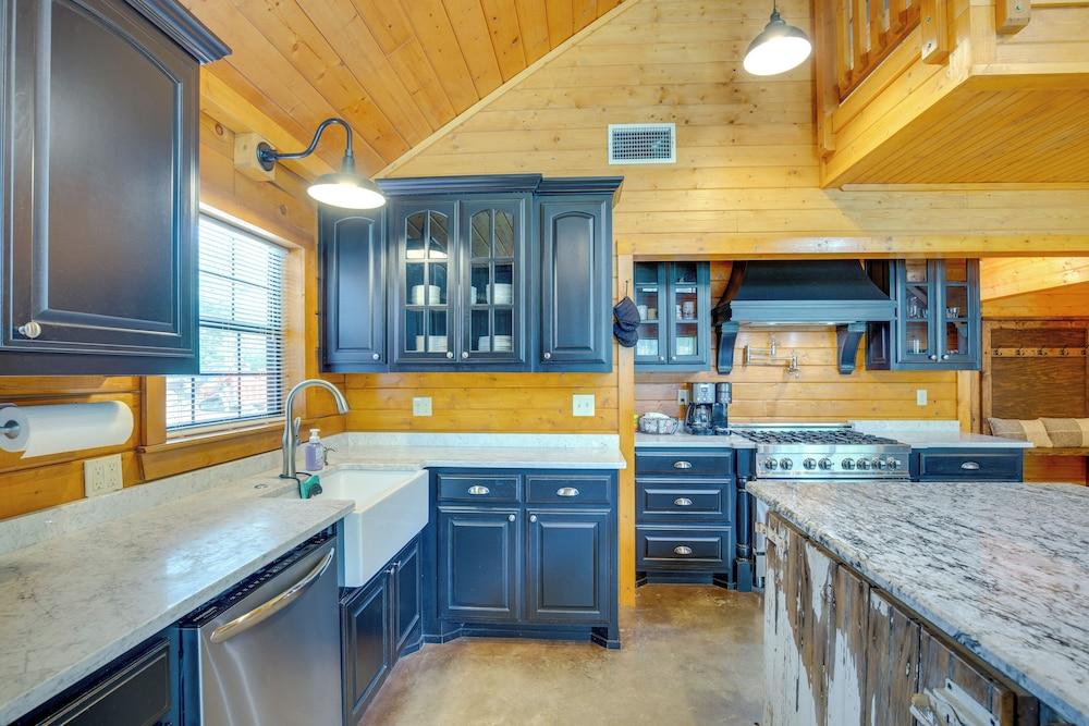 Angler's Cabin: Direct Lake Fork Access, By Marina