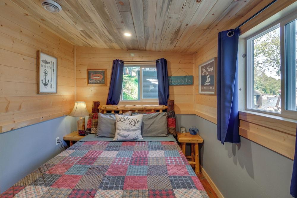 Pequot Lakes Cabin w/ Dock on Loon Lake!