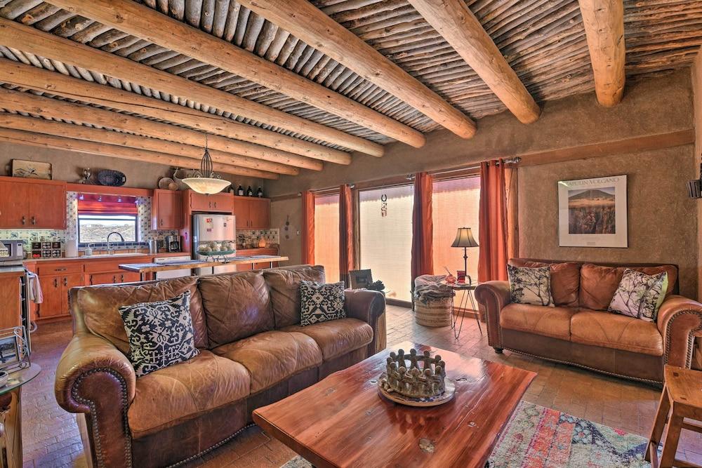 El Prado Adobe Home: Courtyard w/ Mountain Views!