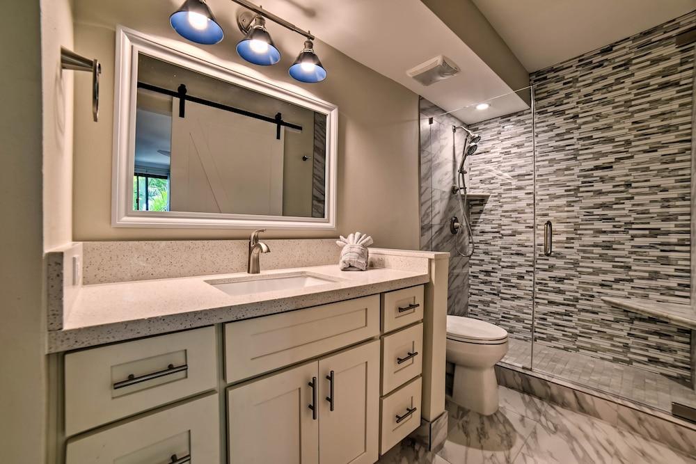 Walk to Beach: West Maui Condo w/ Lanai & Pool!