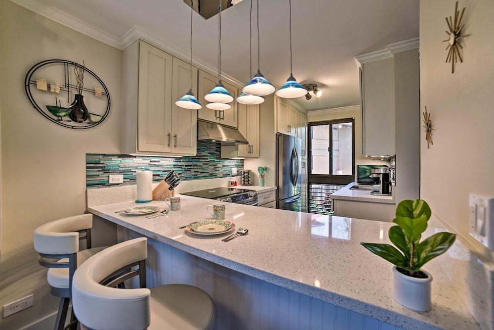 Walk to Beach: West Maui Condo w/ Lanai & Pool!