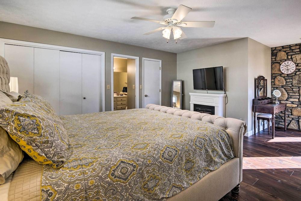 Lakefront Home w/ Fishing Dock & Fire Table!