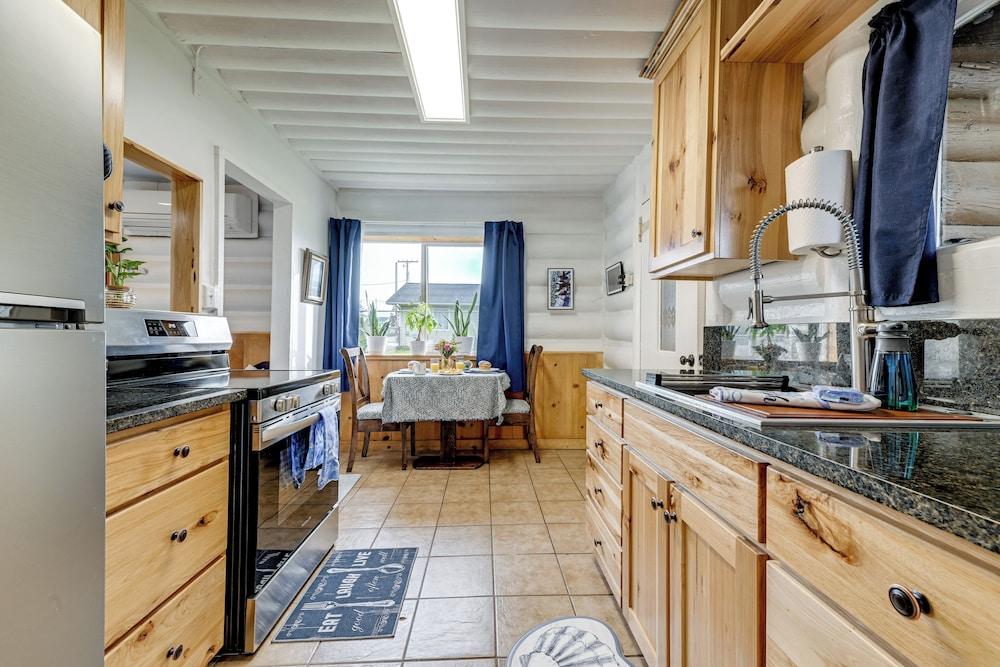 Unique Dog-friendly Log Cabin: Short Walk to Ocean