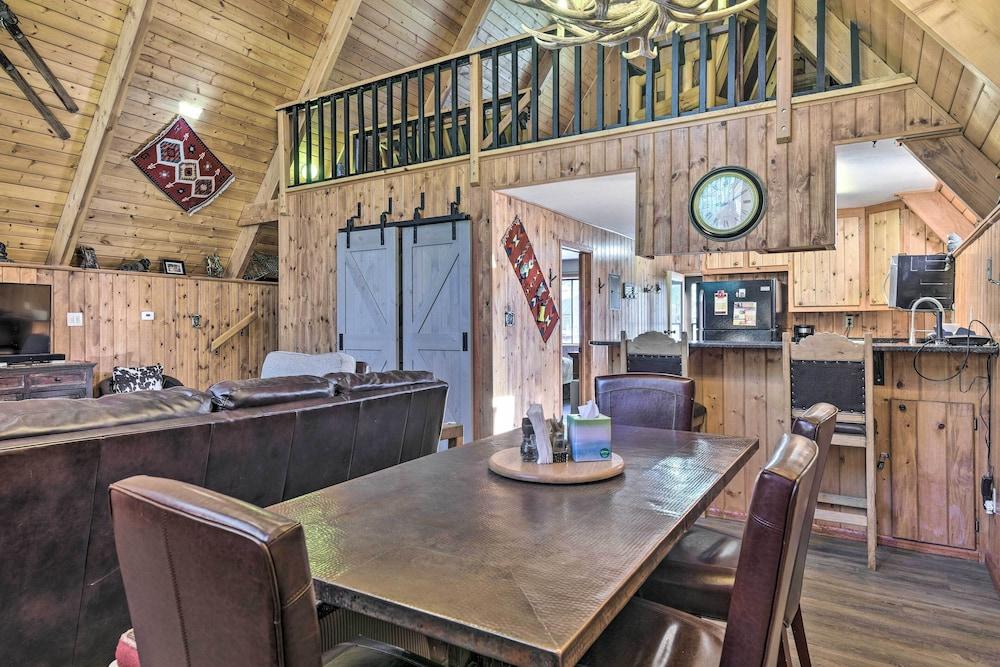 Ski-in/ski-out Red River Cabin w/ Mtn Views!