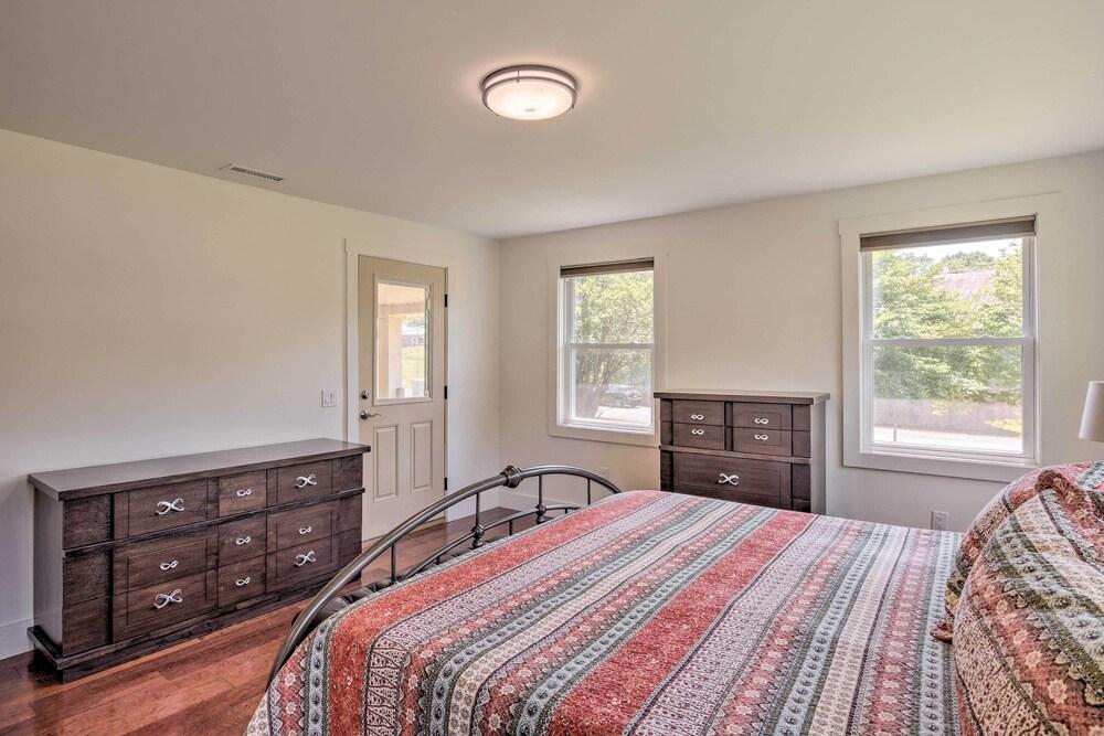 Cozy Cottage: Yard + Deck, Walk to Downtown!