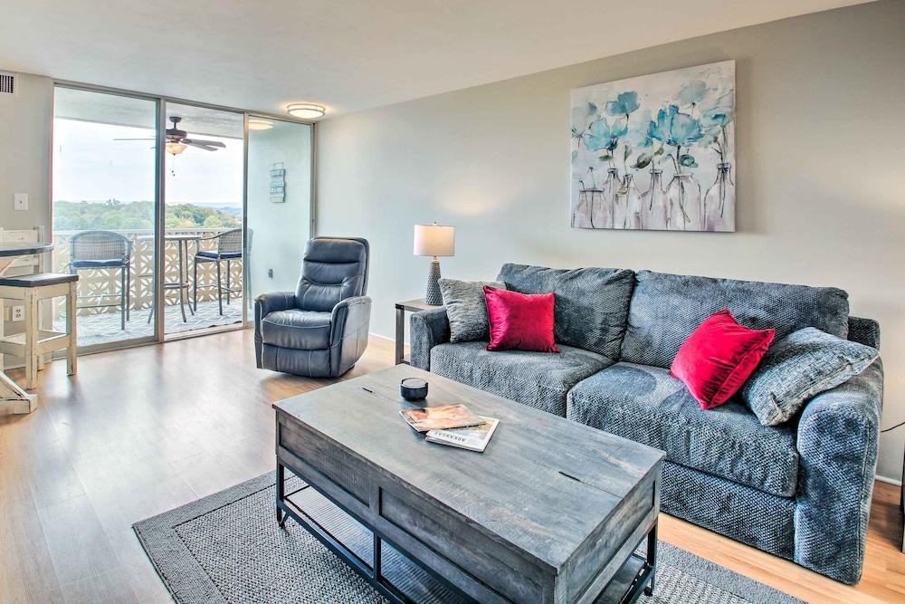 Pool & Views: 'seventh Heaven' Hot Springs Condo