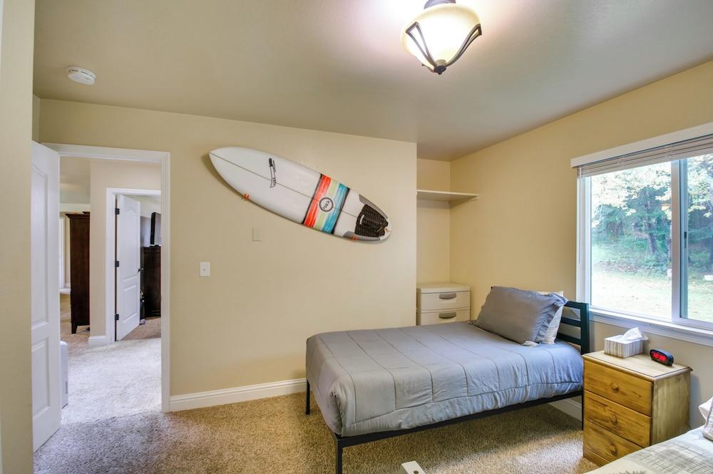 Coastal Retreat Near Redwoods & 2 Miles to Beach!