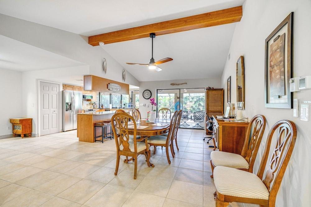 4 Mi to Beach: Coastal Cape Coral Home
